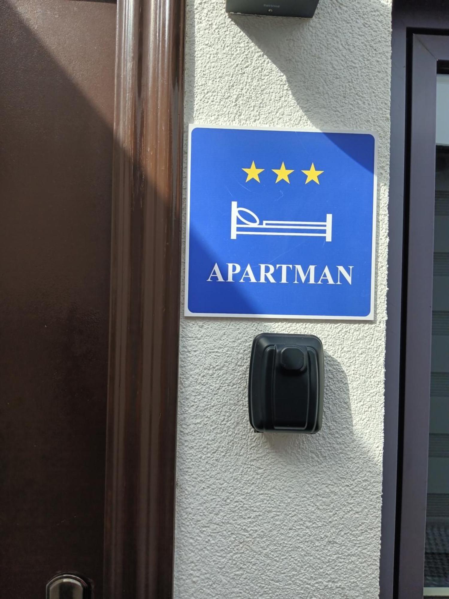 Petra Lägenhet Ðakovo Exteriör bild